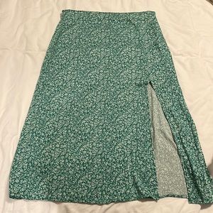 Midi skirt with slit